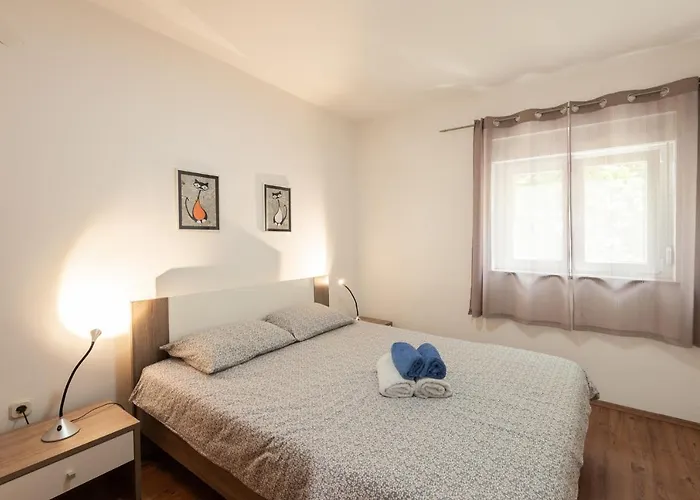Apartment N&t *