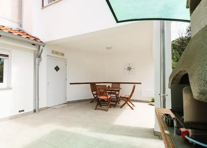 Apartment N&t *